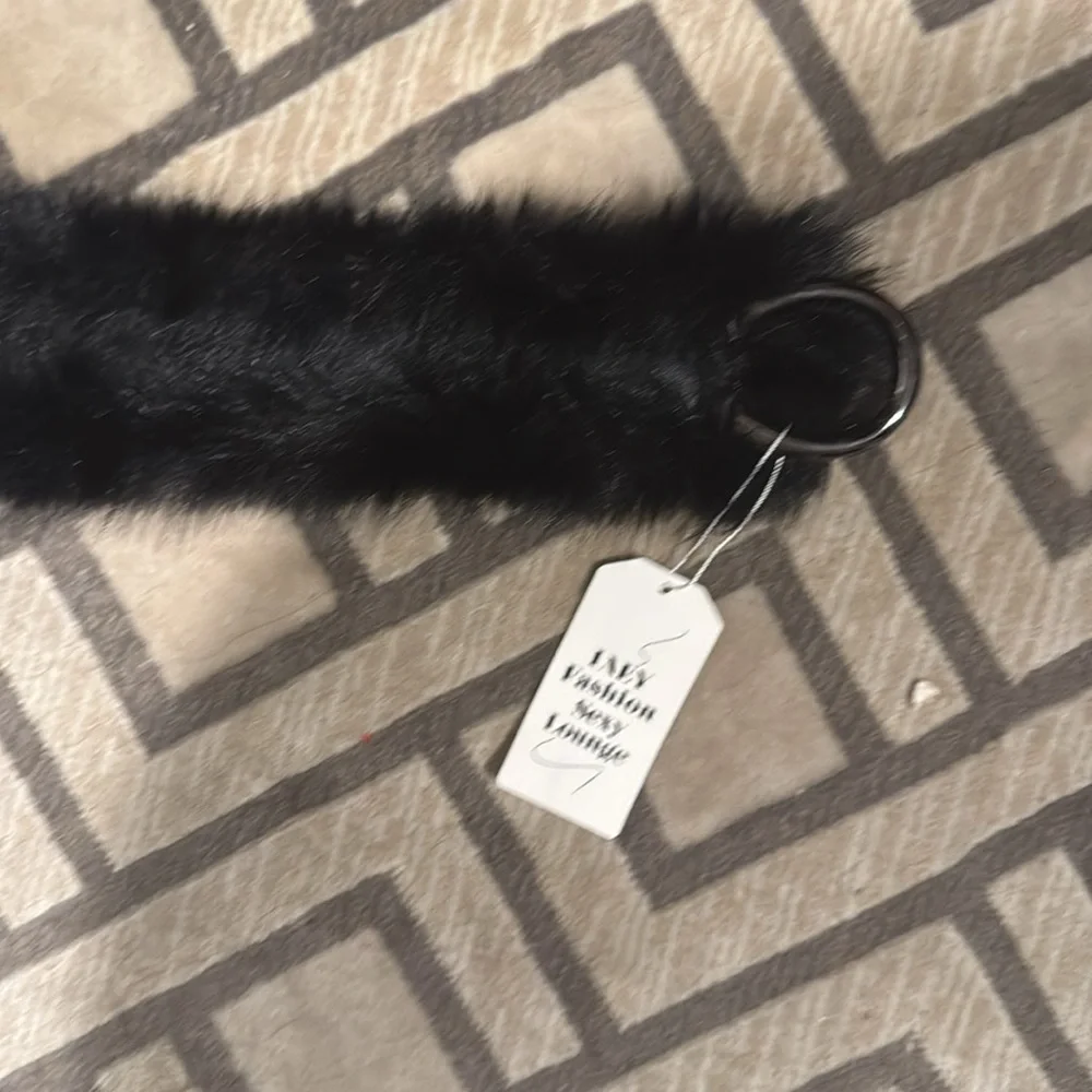 NWT Faux Fur Belt - Picture 3 of 4